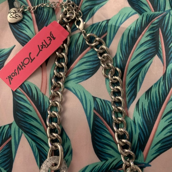 Betsey Johnson Necklace - Picture 4 of 4